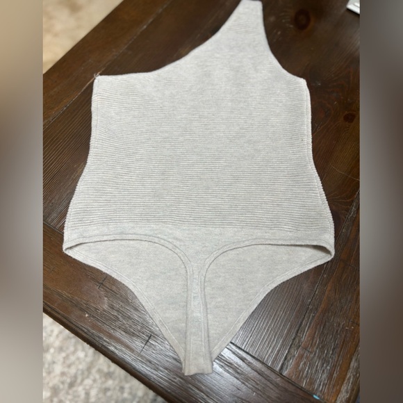ABERCROMBIE & FITCH ONE SHOULDER RIBBED KNIT BEIGE THONG STYLE BODYSUIT SZ M - Picture 11 of 11